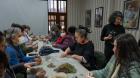 Vecinas de Dalcahue participan de jornada de reutuilización de textiles
