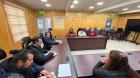 Autoridades de Quinchao se reunieron con locatarios de la Feria Costanera de Achao para mejorar sus condiciones de trabajo