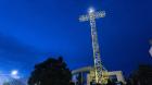Implementan sistema solar para iluminar Cruz Papal de la UCSC