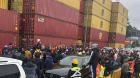 Trabajadores portuarios inician paralización por conflicto sobre pensiones de gracia