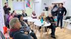 Personas mayores de Chonchi participan en taller de prevención de ciberestafas