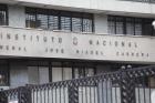 Dos estudiantes detenidos tras incidentes en el Instituto Nacional: Se lanzaron molotov a Carabineros