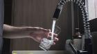 Denuncian alzas de hasta 700% en cuentas de agua en el archipiélago Juan Fernández