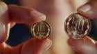 Banco Central presenta nuevas monedas de $10 y $50 y anuncia que entrarán en circulación en algunos meses
