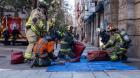 Por emergencia química: Evacúan edificio en Santiago y se indaga muerte por cianuro