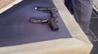 Cuatro detenidos, pistolas y droga incautadas durante allanamiento a vivienda en Arica