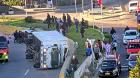Camión volcó sobre un vehículo en Valparaíso: se rescató a una persona