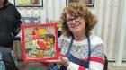 Mujeres de Dalcahue participan en taller de mosaico