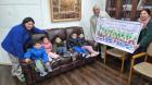 Niños de jardín infantil Raimapu crean bandera de Chiloé y se la entregan al alcalde de Castro