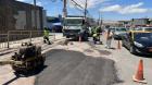 Equipos municipales repavimentan zonas críticas afectadas por las  lluvias en la comuna de Alto Hospicio