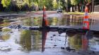 Alcaldesa de Las Condes: “No sirve una alerta roja cuando ya está corriendo el agua”