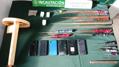 Incautación en cárcel de Puerto Montt: hallaron 23 estoques, 9 teléfonos, 17 chips y 56,7 gramos de droga