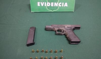 Persecución nocturna en Arica: Carabineros detuvo a dos sujetos por porte de arma de fuego