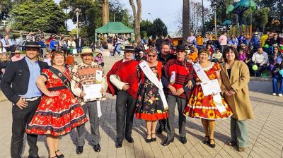 San Antonio brilló en el Campeonato Provincial de Cueca Personas Mayores 2025