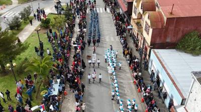 Comunidad escolar de Maullín realizó desfile de Fiestas Patrias