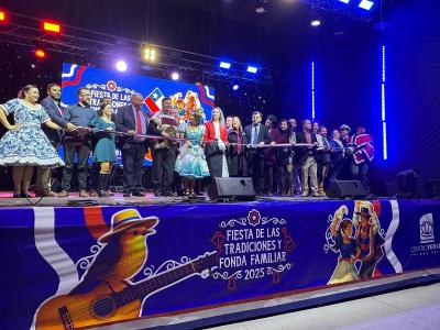 Artistas locales y actividades familiares dieron el vamos a la XXII Fiesta de las Tradiciones en Valdivia