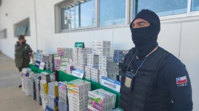 Aduanas y OS-9 incautan más de 7 mil cajetillas de cigarrillos en casa de Arica