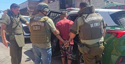 Tiene siete causas penales: Sujeto fue detenido cuando abandonaba vehículo robado en Arica