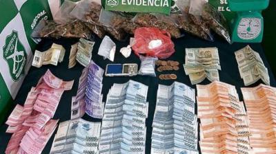 En la casa de su mamá detienen a adolescente con drogas y más de $2 millones en El Quisco