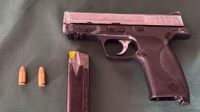 Detienen a menor de edad por manipular un arma de fuego en el centro de Iquique