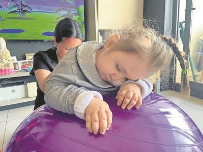 Padre iniciará en Valdivia travesía para solicitar ley que sancione negligencias médicas