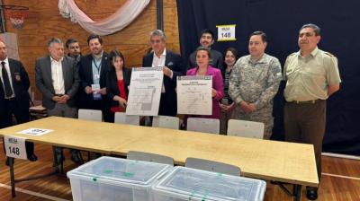 Autoridades dieron el vamos al proceso electoral con visita a local de votación en Puerto Montt