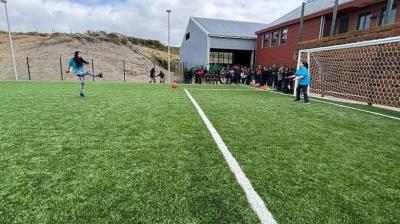 Curaco de Vélez inauguró su cancha sintética con estándar FIFA