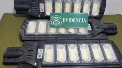 [VIDEO] Carabineros detuvo a dos sujetos que robaron focos solares del alumbrado público en La Tirana