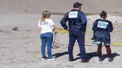 Encuentran cuerpo de hombre en sitio eriazo al interior de Tarapacá: presentaba impacto de bala
