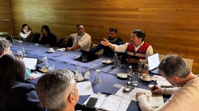 Ancud logra compromisos para reactivar la mantención de caminos rurales