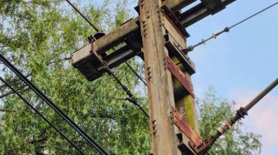 Robo de cables obliga a suprimir servicios del Biotrén: equipos de EFE trabajan en la reposición de la infraestructura