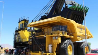 Acceso sur de Calama estrena nuevo rostro con histórica pala y camión de Chuquicamata