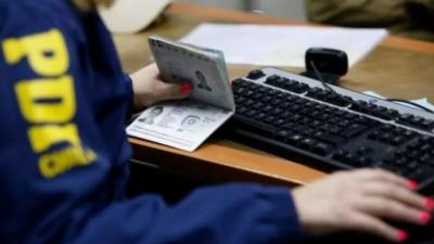 PDI de Temuco realiza fiscalización de extranjeros en la plaza Recabarren