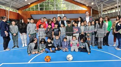 Ministro del Deporte inaugura obras en escuelas de Curarrehue y Cholchol