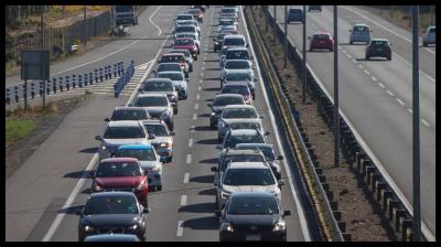 Casi 150 mil vehículos han salido de la RM por fin de semana largo: Ya hay 31 conductores detenidos