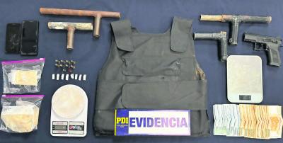 Valdivia: Droga y armamento fueron decomisados tras operativo  en población Norte Grande II