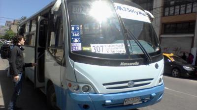 Pasajero murió al interior de microbús en pleno centro de Quilpué