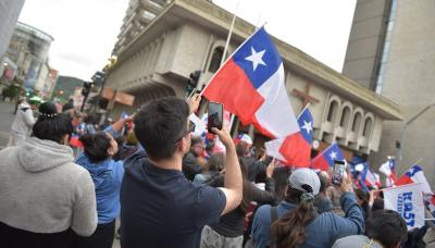 Adherentes de Kast festejan triunfo en el centro de Temuco