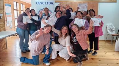 Diez usuarias de la OMIL de Chonchi culminaron curso de elaboración de cosméticos naturales