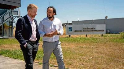 Aerolínea visitó aeródromo para proyectar operación en la región de Ñuble