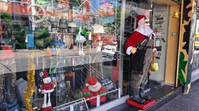 Vitrinas ganadoras del concurso “Sueña Navidad” fueron premiadas en Temuco