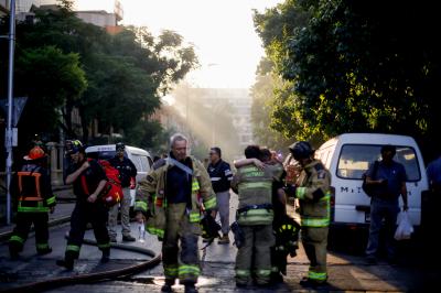 Bombero falleció tras derrumbe ocurrido en incendio estructural de Santiago Centro