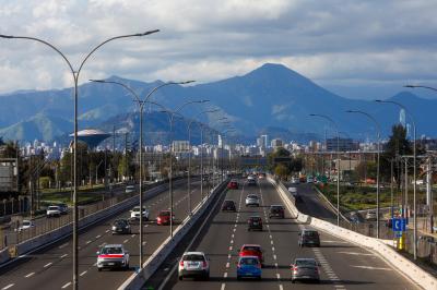 Por fiestas de año nuevo: Retorna el "peaje a luca" y más de 540 mil vehículos saldrán de la RM