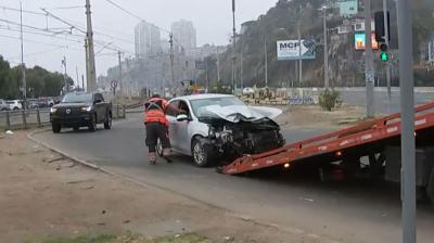 Violenta colisión vehicular frente a la Caleta Portales de Valparaíso: culpables habrían huido a pie
