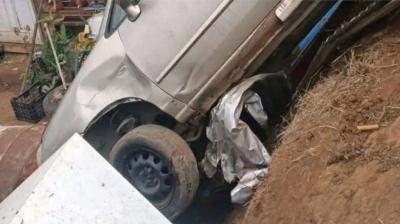 Dos personas lesionadas tras desbarrancamiento de vehículo en Valparaíso