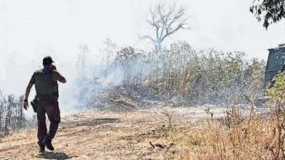 Con prohibición de salir del país quedó imputado por prender fuego en pastizal en Chillán