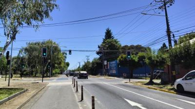 Un 60% de avance alcanza integración y sincronización de semáforos en eje Vicuña Mackenna de Los Ángeles