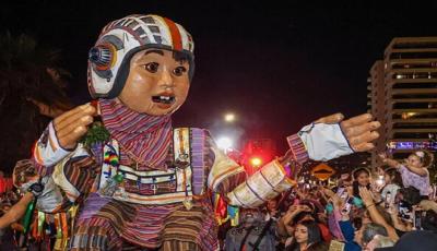 Pasacalle "El Gigante y los niños de Wara Wara'  inunda de magia el Parque Brasil de Antofagasta