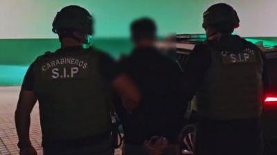 Cargando combustible en camioneta robada y con patentes falsas: detienen a cinco sujetos en Antofagasta