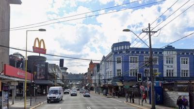 Adolescente de 17 años fue detenido tras apuñalar a joven en el centro de Puerto Montt